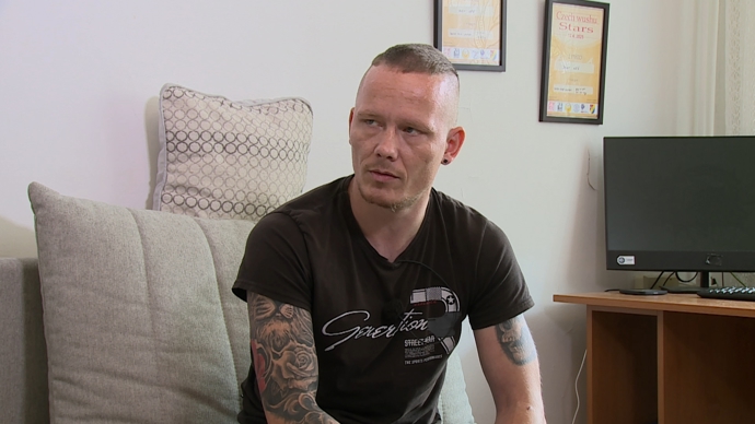 Josef se věnuje kickboxu. 