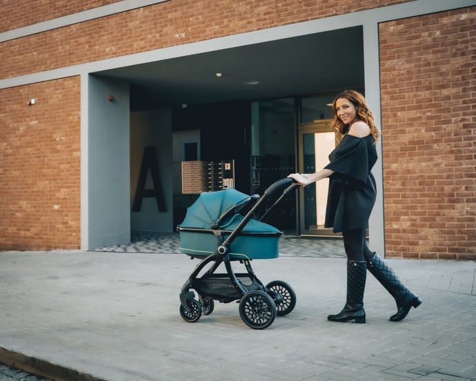 Olga Lounová se svým novým kočárkem.