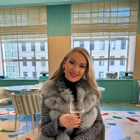 Zamilovaný pár se ubytoval v ikonickém hotelu Plaza a užil si i slavný čaj o páté.