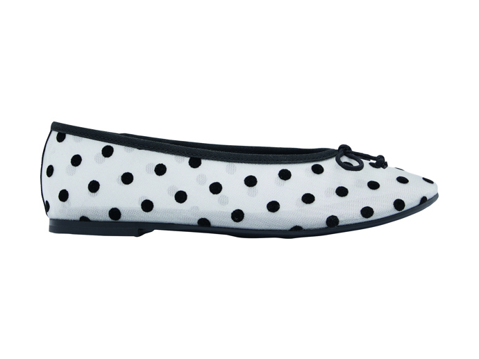 Bílé baleríny s puntíky, Deichmann, 499 Kč 