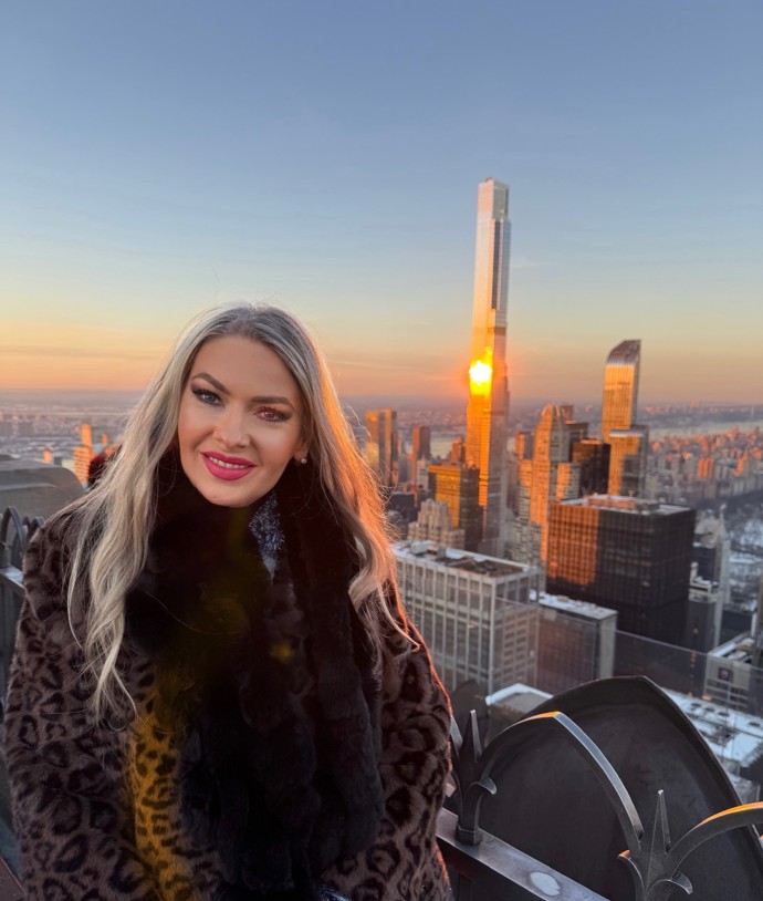 Půvabná sopranistka nevynechala ani romantickou procházku po věhlasné Páté avenue.