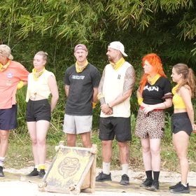 Kmen Padouchů se zasekl na tom, že má Simona skrytou imunitu.