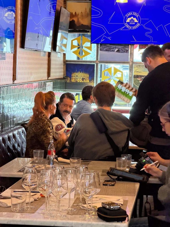 Nechyběli ani hlavní hrdinové a štáb. 