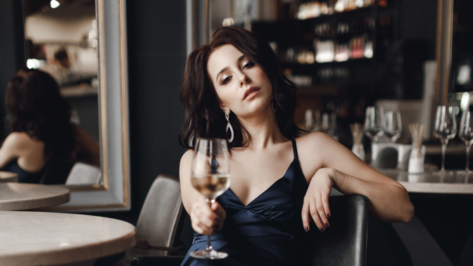 Příběhy o životě: V baru jsem zapomněla, že jsem máma. Dodalo mi to energii, ale manžel to neustál