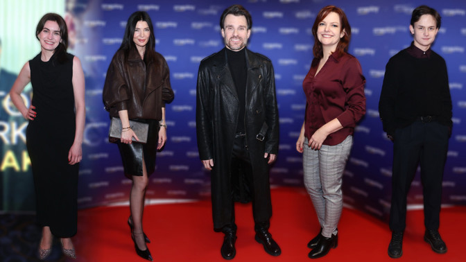 Móda z premiéry Metody Markovič: Leoš Mareš se s manželkou sladil do kůže, Kvízová dáma dala na odiv štíhlejší postavu