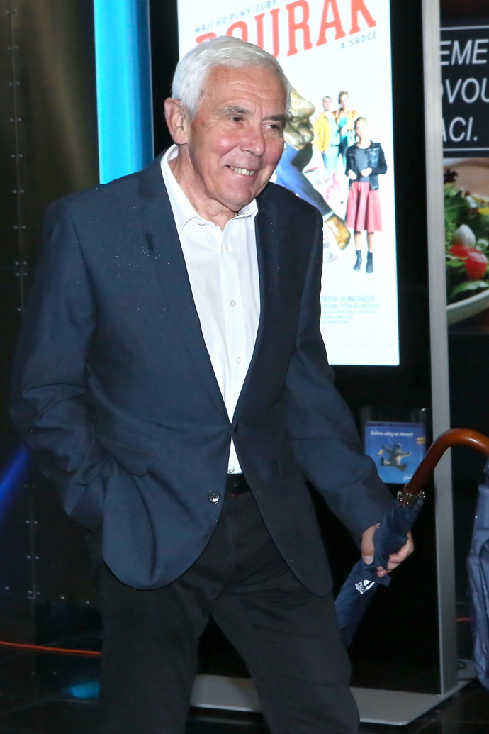 V talk show Na kafeečko Pafko přiznal, že ho léta fascinuje herecká profese. Mezi herci má také spoustu přátel. Jeho letitým spolužákem byl ostatně herec Milan Lasica.