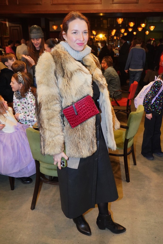 Berenika Kohoutová přišla v teplém huňatém kožíšku. 