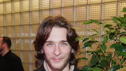 FOTO: Tomáš Weber s květinou.