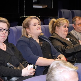 Projekci prvního dílu s ní sledovala nejlepší kamarádka (vlevo), maminka a tatínek.