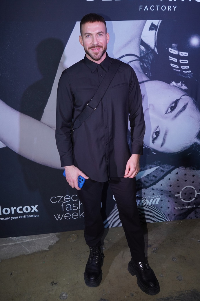 Arsov patří mezi nejžádanější kadeřníky v Česku. 