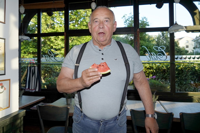 Herec Ivan Vyskočil je navzdory svému věku stále aktivní. Následují snímky jsou z filmu Zámek v Čechách, kde si zahrál i Ivan Vyskočil.