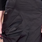 Kromě pro Milenu Steinmasslovou typických brýlí minimalistický look oživily i šperky s módními perlami.