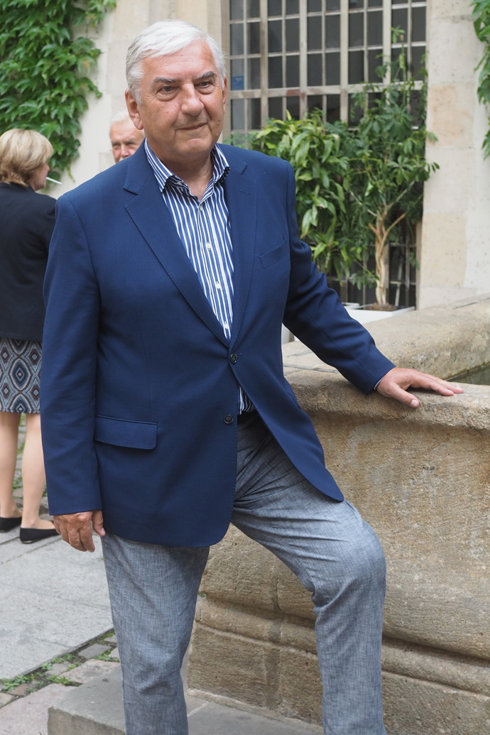 Elegantní styl Miroslava Donutila ale nespočívá jen v ladění oblečení a kvalitních základech.