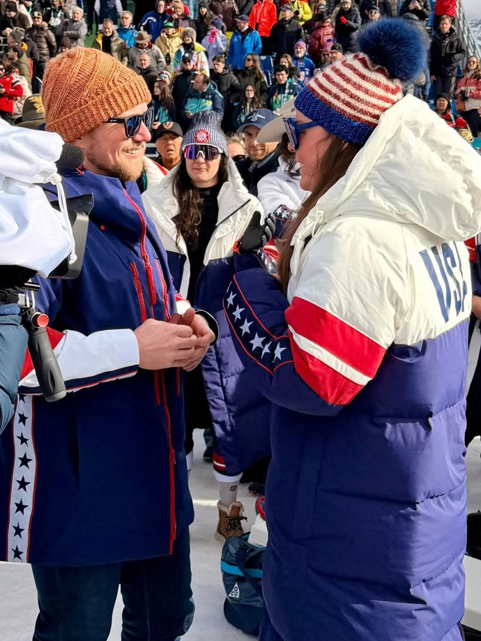 Zlatá lyžařka Breezy Johnson zažívá pohádkovou olympiádu.