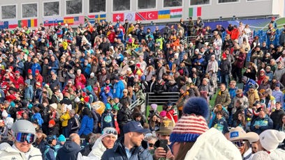 FOTO: Její přítel Connor Watkins před ní poklekl přímo na sněhu.