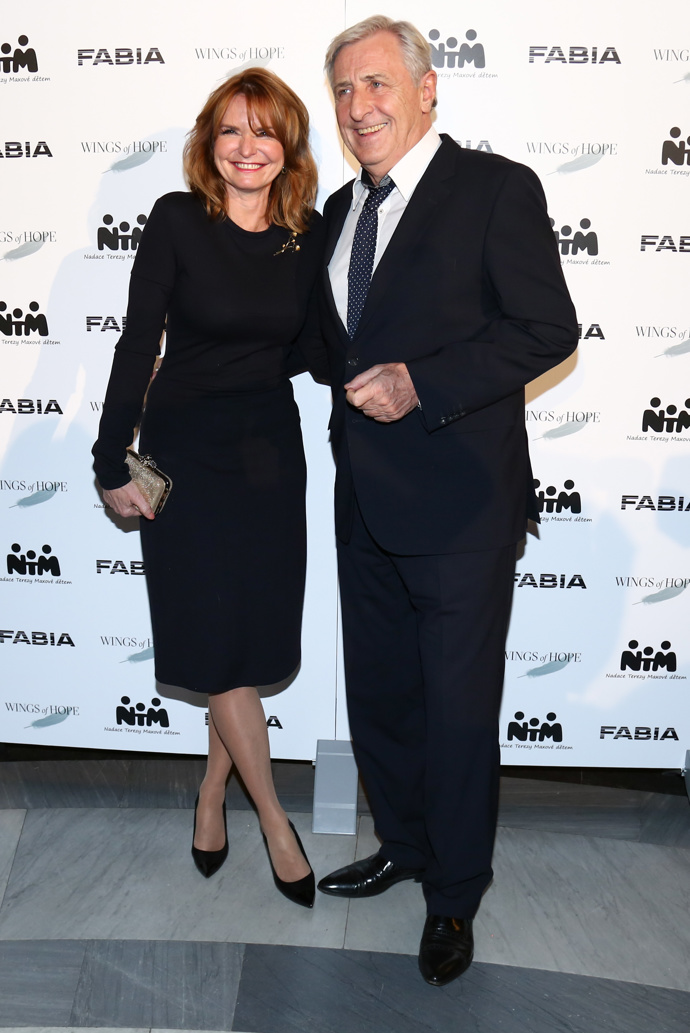 I Hana Heřmánková ví, že rozhodně nemusíte upjatě ladit boty s kabelkou. Kontrast je naopak velmi žádaný a působí stylověji a promyšleněji.