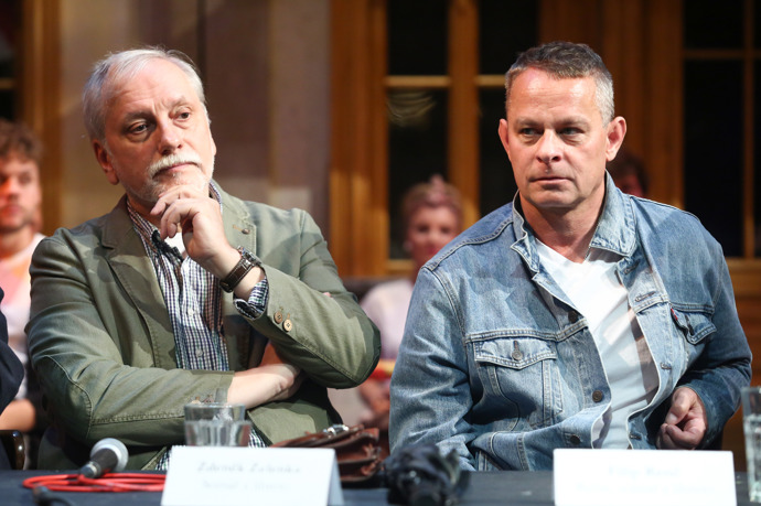 Autorem scénáře je spolu s Filipem Renčem režisér Zdeněk Zelenka (vlevo).