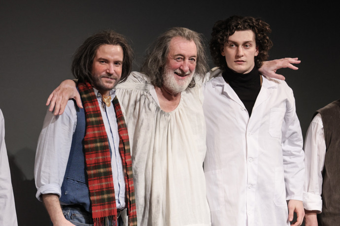 Bolek Polívka s Vladimírem a Janem na pódiu. 