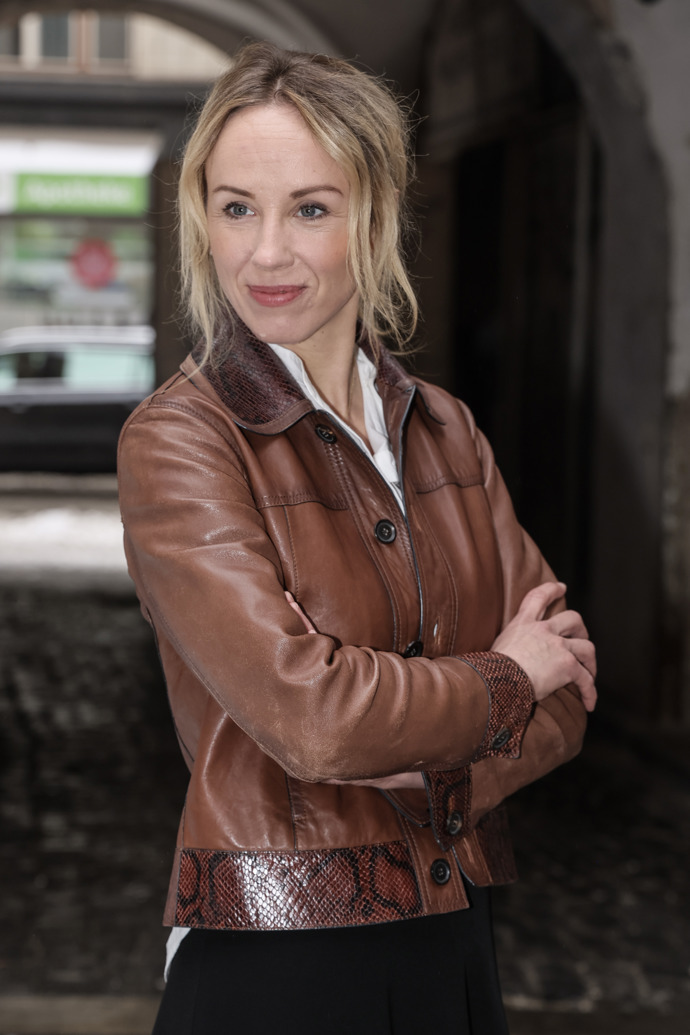 Herečka Petra Hřebíčková sází na kožené bundičky.