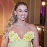 Stylovou alternativou je i tento trendy poloculík s vlnami, který má v oblibě Karolína Mališová.