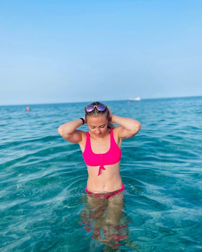 Na svých sociálních sítích se ráda chlubí odvážnějšími snímky a odhaluje svou dokonalou postavu.