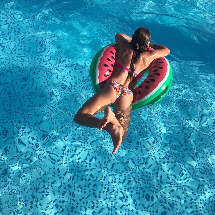 Česká reprezentantka navíc dokazuje, že jí nechybí smysl pro humor a na sociálních sítích ráda používá i dvojsmysly.