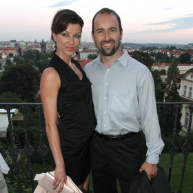 Aleš Valenta se ale záhy zamiloval do moderátorky Elen Černé, kterou si také vzal.