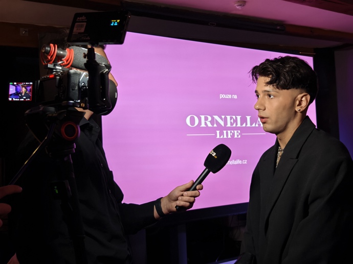 V rozhovoru pro eXtra.cz přiznal, že ho napadla i myšlenka, zda nejde jen o promyšlený marketingový tah.