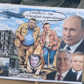 Transparent kritizující některé politiky. 