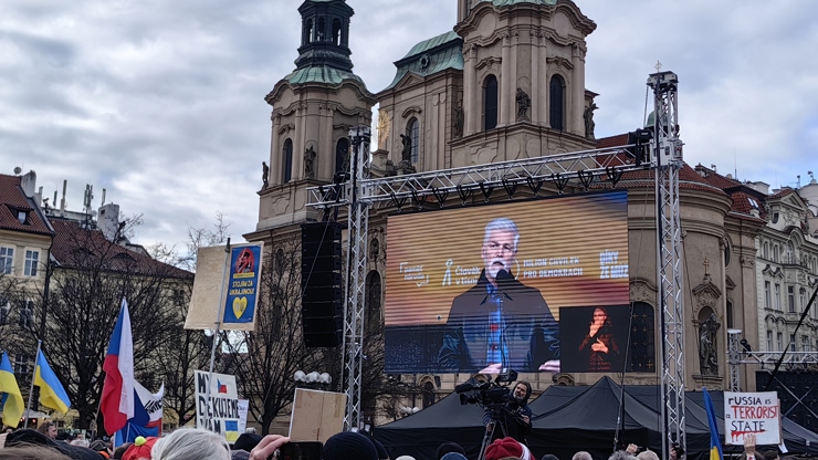 Nechybělo ani velké promítací plátno. 