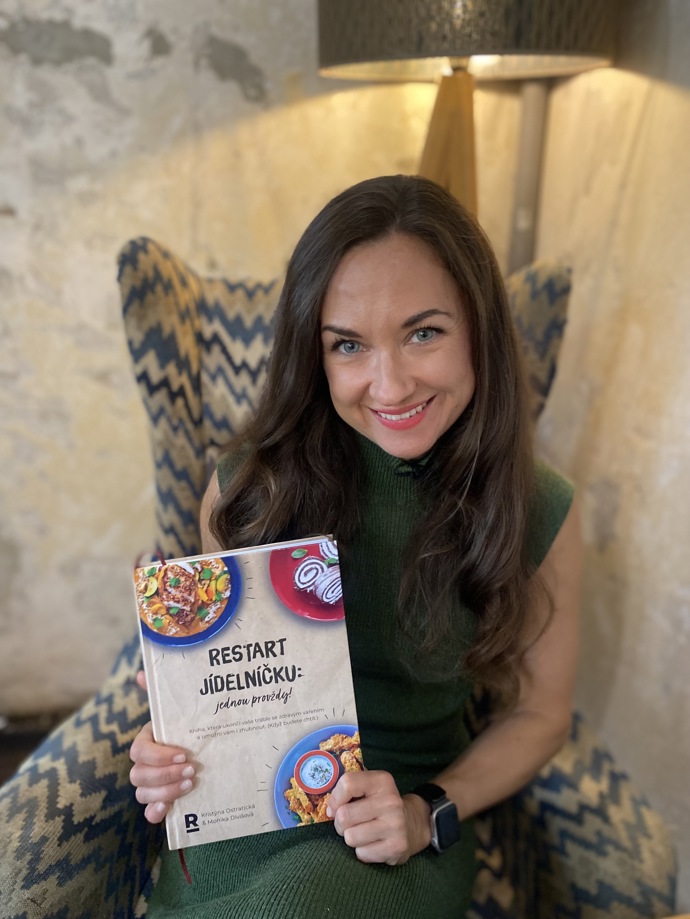 Je autorkou velkého množství knížek o zdravém stravování. 