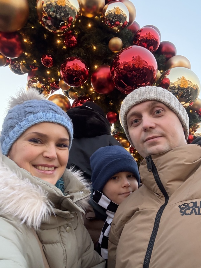 Loňské Vánoce si Hanka s manželem a synkem zpestřili návštěvou Staroměstského náměstí v Praze.