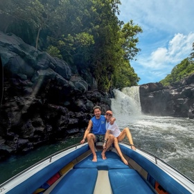 Mirai a Sára mají rádi dobrodružství. 