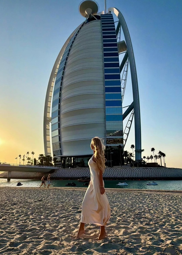 Podle zdroje eXtra.cz táhne veškeré finanční náklady na chod i údržbu domu výhradně její manžel.