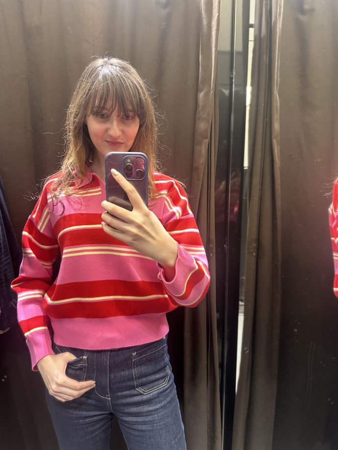 Pokud preferujete ležérní, ale přesto ženský styl, skvělou volbou může být i úpletová polokošile Ta se dá nosit jak samostatně, tak skvěle vrstvit.