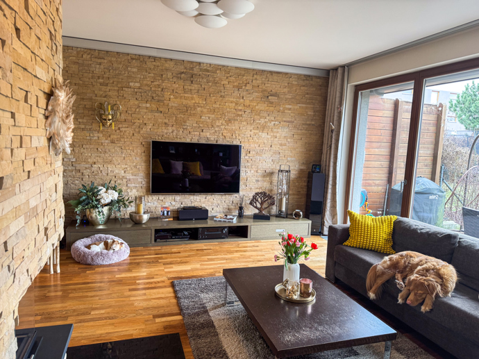 Jak vidíte na snímku, doma není nikdy sama, i když je jeden syn na Floridě a druhý řeší střední školu. 