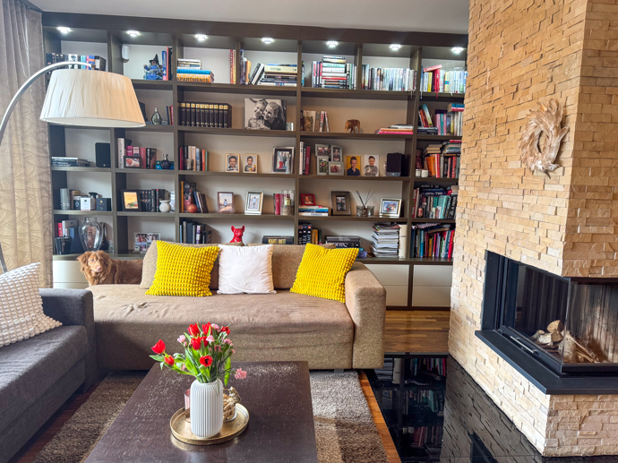 Vybavení domu je už od nastěhování stejné, jen dekorace nyní Monika po 14 letech vyměnila s pomocí syna Matěje. 