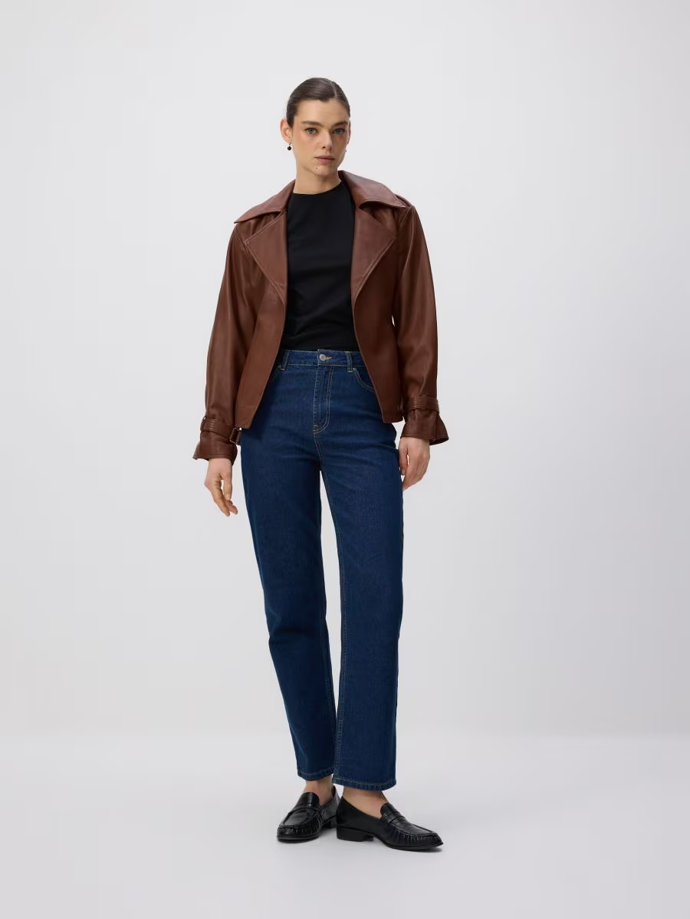 Džíny nechávají promluvit jak doplňky, tak bundy. Rovné džíny s vysokým pasem, Reserved, 1199 Kč