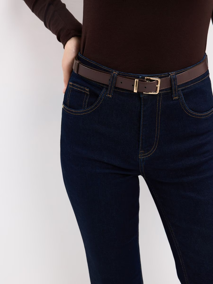 Tento dojem umocníte i kvalitním páskem. Na ten při stylingu určitě nezapomínejte