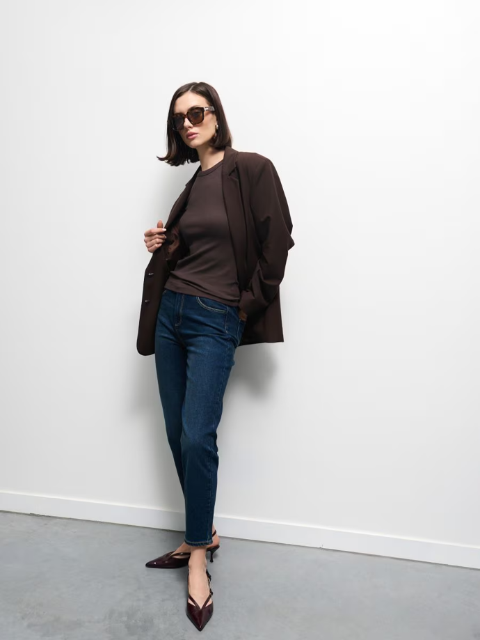 Džíny dávají prostor doplňkům. Džíny mom, Mohito, 699 Kč