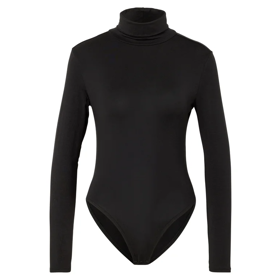 Zpěvačka pod sako oblékla top se stojáčkem. Skvěle se vrství třeba s body, toto je od značky Tchibo a vychází na 499 Kč.