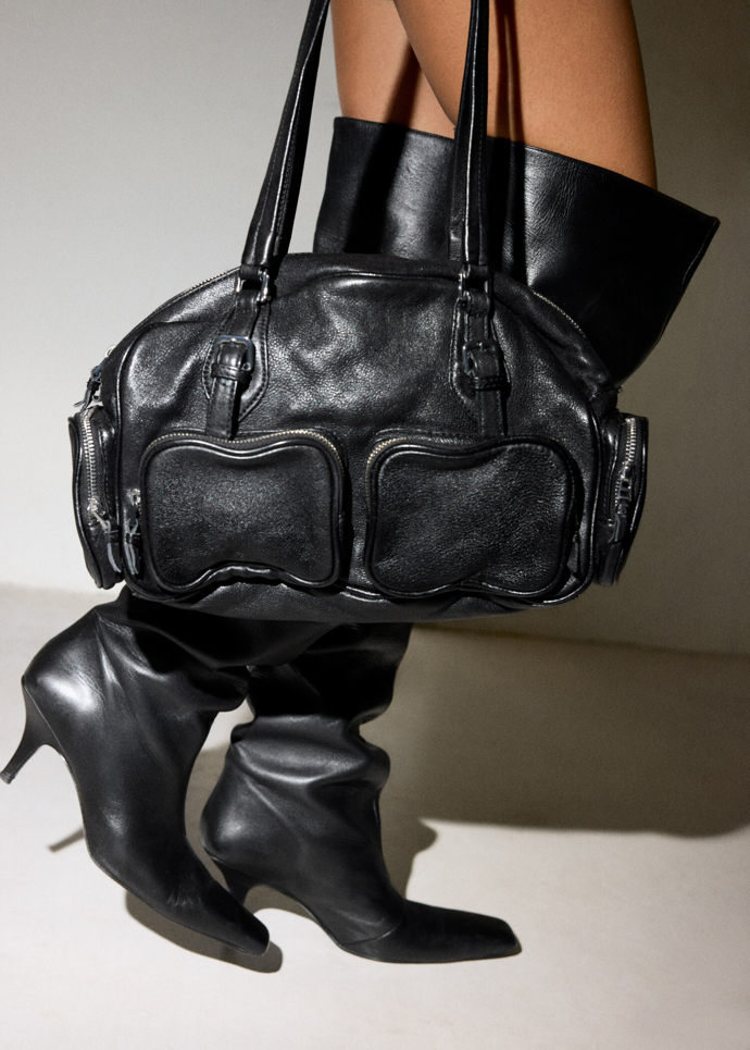 Sladit kabelku s botami se nevyplácí. Pořádně pak nevynikne ani jedno.