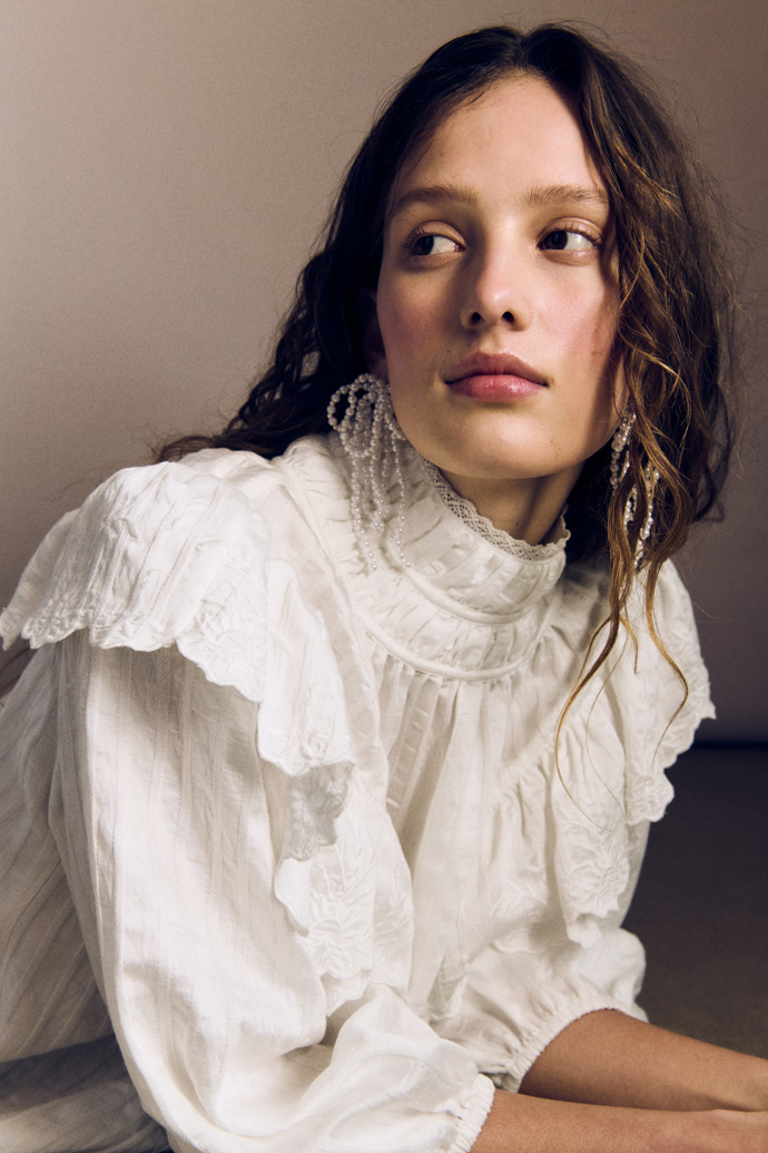 Halenka s volánkovým lemem, H&M, 859 Kč