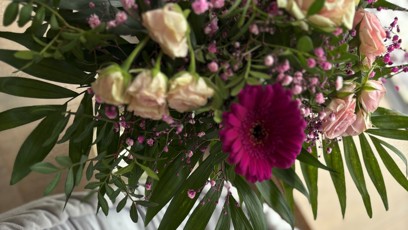 FOTO: Moderátorka Karolína Hošek porodila krásnou dcerku.