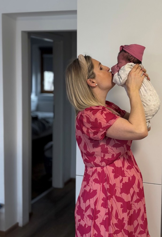 Moderátorka Karolína Hošek je pyšnou maminkou.