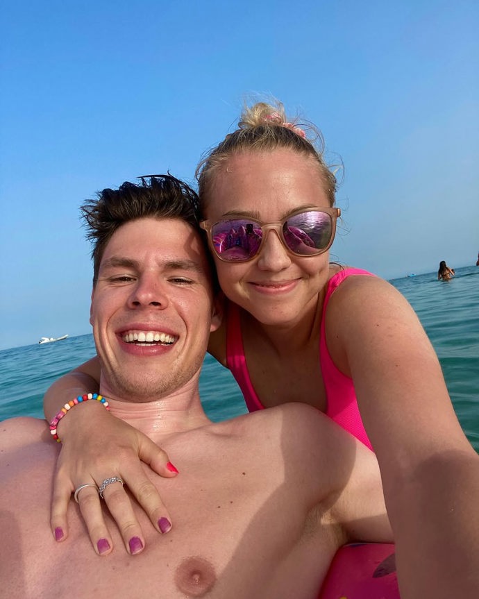 Na prosluněné letní dovolené u moře většinou vyráží se svým partnerem a reprezentačním kolegou Mikulášem Karlíkem.