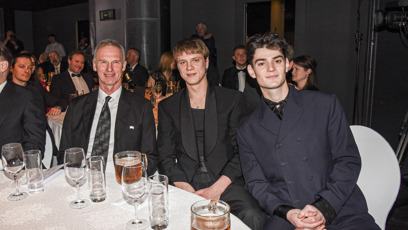 FOTO: Dominik Hašek, Zdeněk Piškula a Josef Trojan u jednoho stolu.