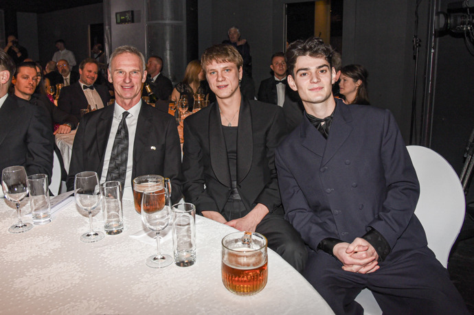 Dominik Hašek, Zdeněk Piškula a Josef Trojan u jednoho stolu. 