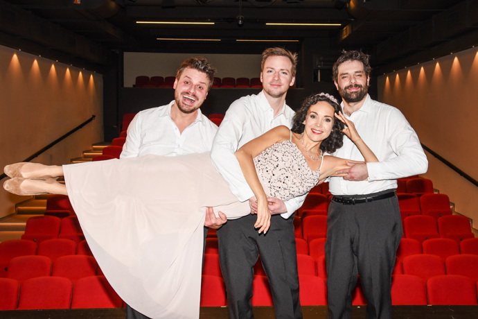 Lucie Vondráčková s kolegy na představení Extase.