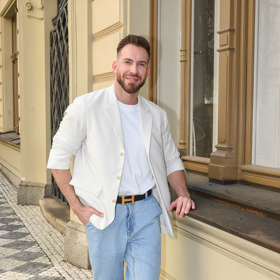 Při výběru barvy na vlasy zase hraje zásadní roli barevná typologie konkrétního člověka.